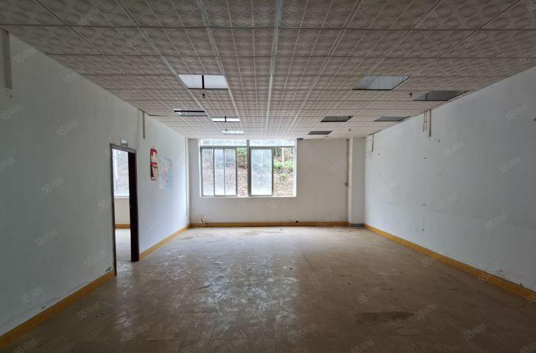 成熟工业区一二楼共3600平方厂房 有现成装修500起租