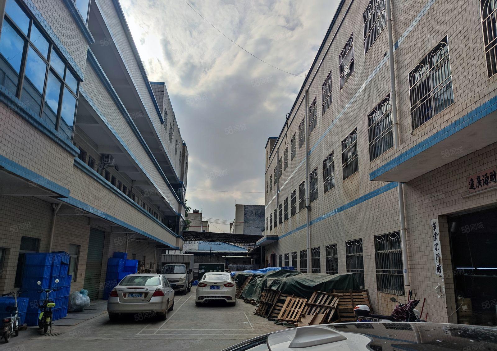 厂区位于平南高速路口，周边配套设施齐全