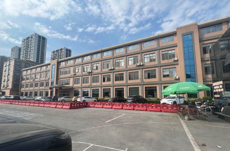 仲恺新出原房东2000平大小可分带现成装修厂房低价出租