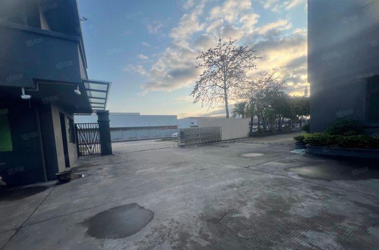 物流仓现成卸货平台空地大