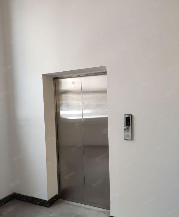 陈江中心工业区整层2300平方已分格好1000平方 带新装修