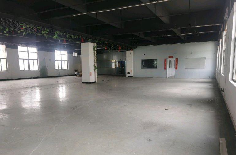 厂房位于惠南科技创业中心(孵化器)内