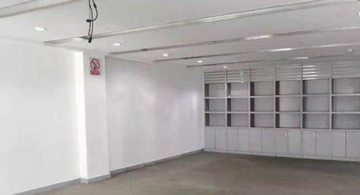 宝安石岩松柏路旁一楼1250平精装办公室出租！