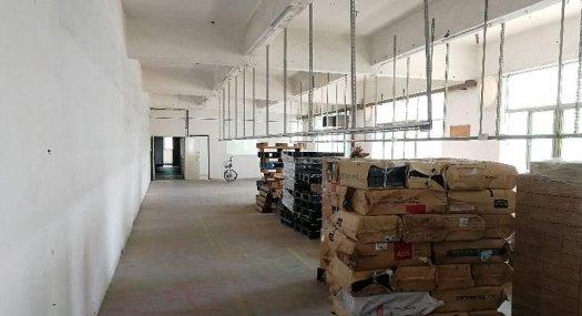 横岗650平楼上带电梯14元厂房出租