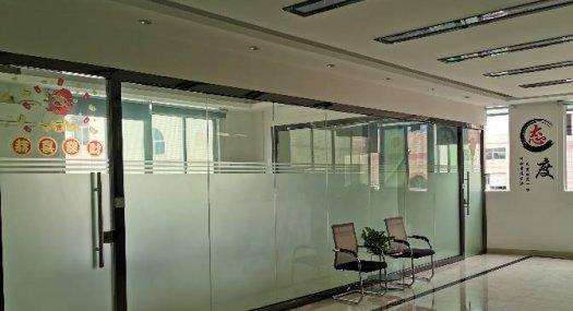 深圳宝安 石岩街道料坑村隆大工业园A2栋转租600㎡ 厂房租售层高3.8米 配电10000KVA天车10吨 可环评