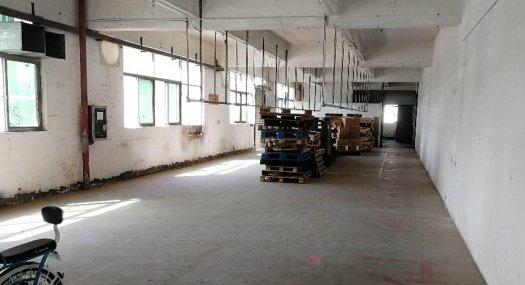 横岗650平楼上带电梯14元厂房出租