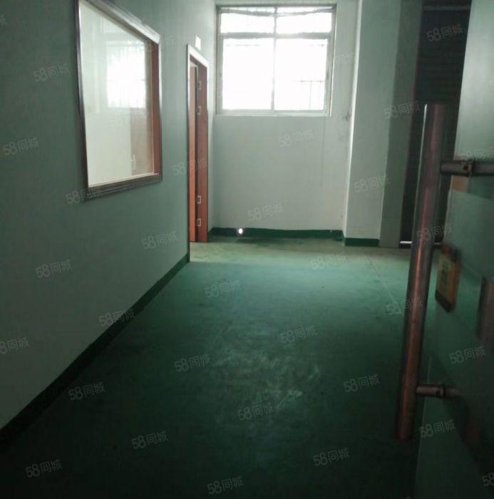 东城 东站路口 小厂房 700平方,8元急租！好招工