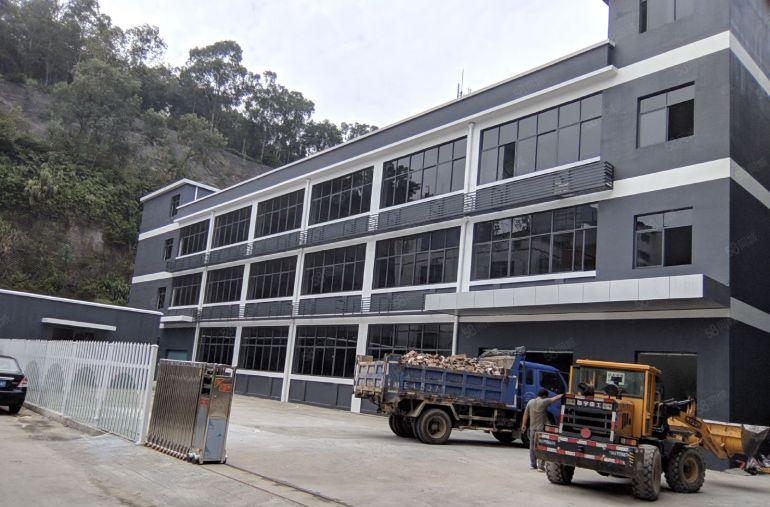 东城花园式厂房出租一楼800平方，二楼400平，地段好！