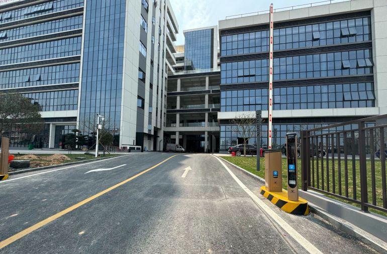 长安全新一楼厂房出租，一手房东价格优惠，层高8米，可办环评