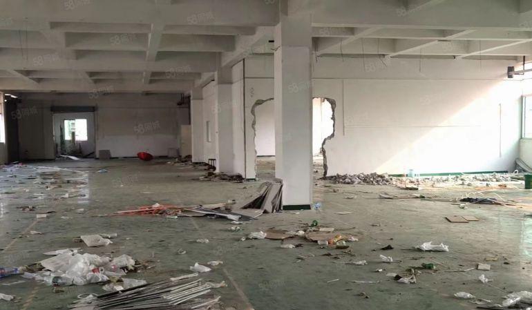 长安镇刚空出独院厂房，4500平方出租，工业用地水电齐全