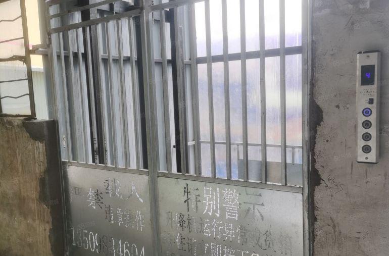 沙头2楼120平方，1300块钱一个月。