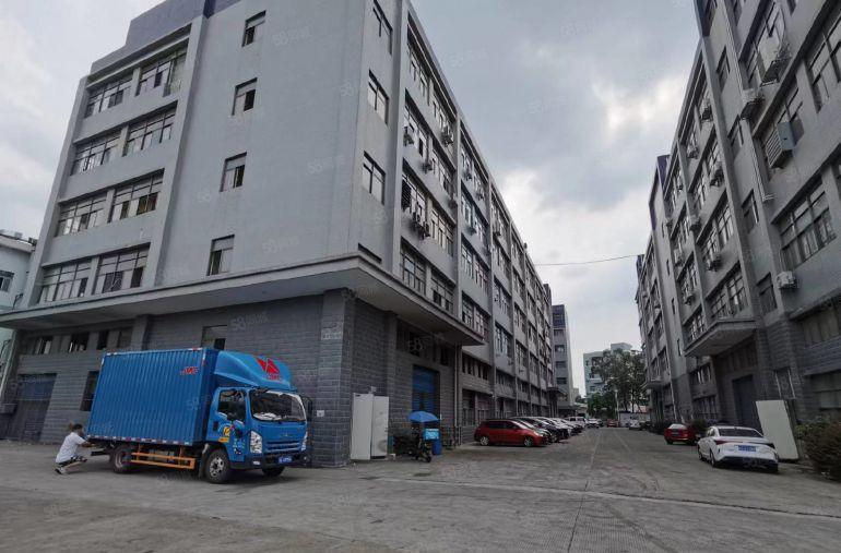 年前低价甩租月底空出楼上一层1500平方带精装修办公室地坪漆