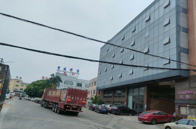 常平实业客分租价一楼3200平方，16块一平方，高度七米