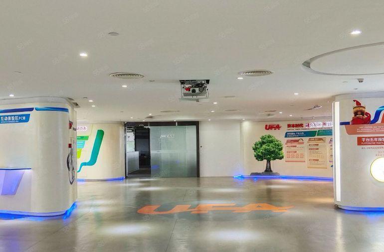 东莞市厚街镇豪装厂房出租，无需转让费，周边环境好，停车方便。