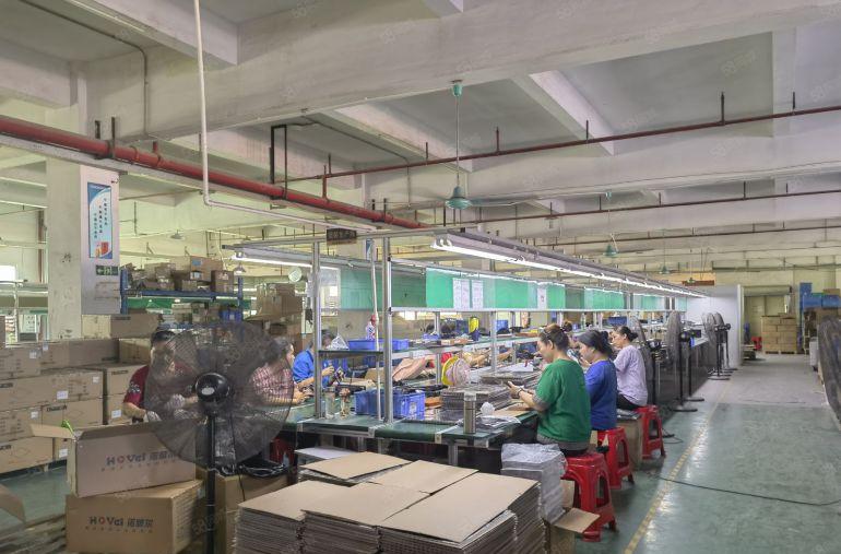 （低价出租)精装水电办公室一楼1100平层高6米适合各行各业