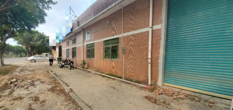 主干道边钢结构厂房1800平招租  可分租