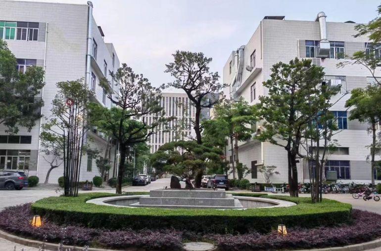 大坪高速附近原房东一二楼各1200平厂房出租，合计2400平