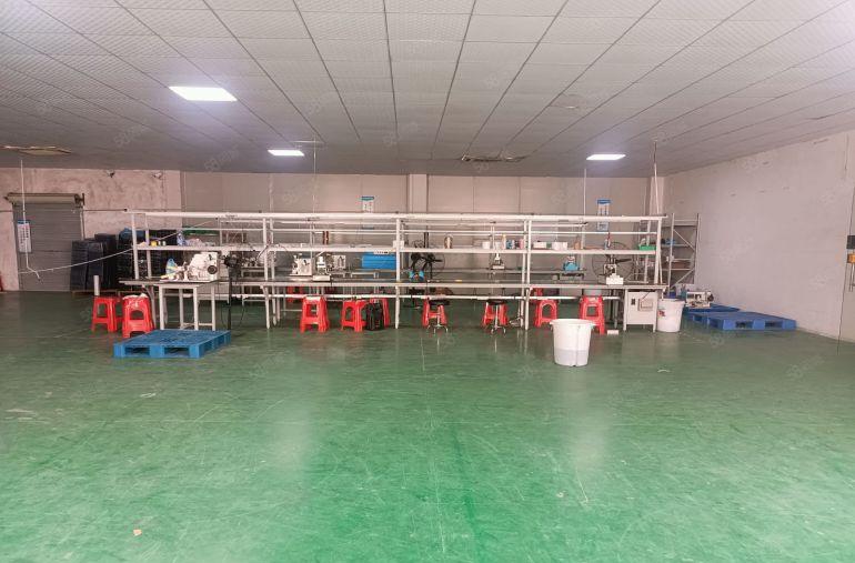 塘厦镇新出标准厂房二楼1200平    现成办公室装修