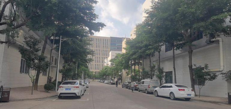 大坪高速附近原房东一二楼各1200平厂房出租，合计2400平