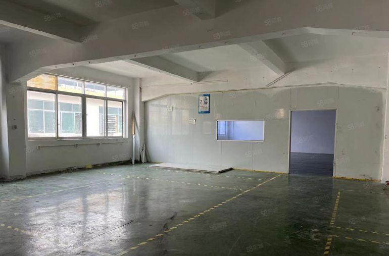 塘厦莲湖楼上小面积厂房仓库260平现成地坪漆，2吨货梯无杂费