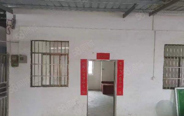 塘厦莲湖小面积铁皮厂房320平米，交通便利，格局方正。