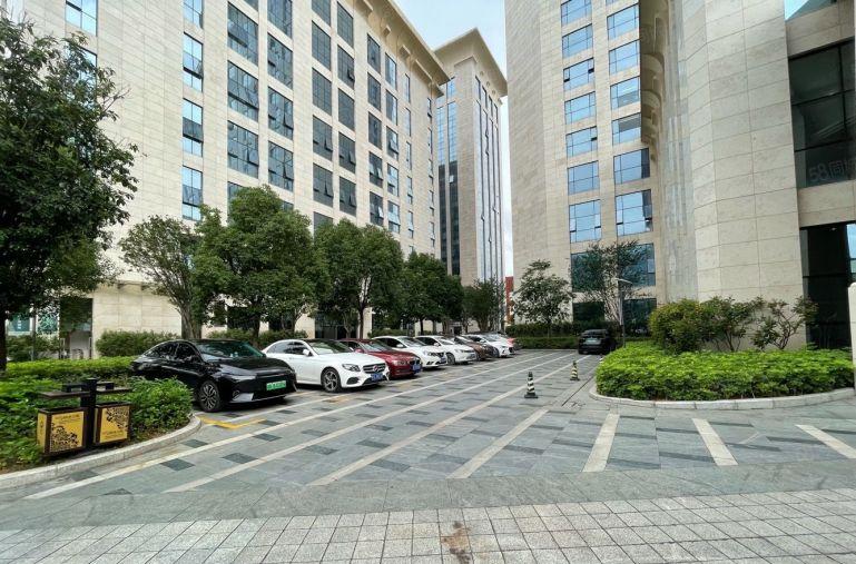 深外环高速口3900平拎包入驻！带中央空调地坪漆办公室