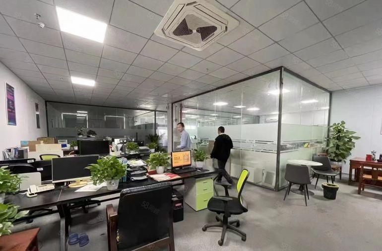 塘厦楼上2480平精装修厂房低价出租，无转让费，可分租！