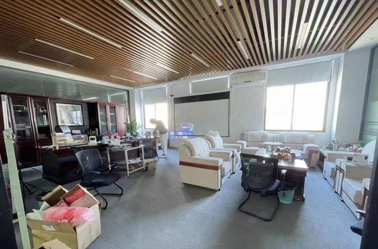 塘厦楼上2480平精装修厂房低价出租，无转让费，可分租！