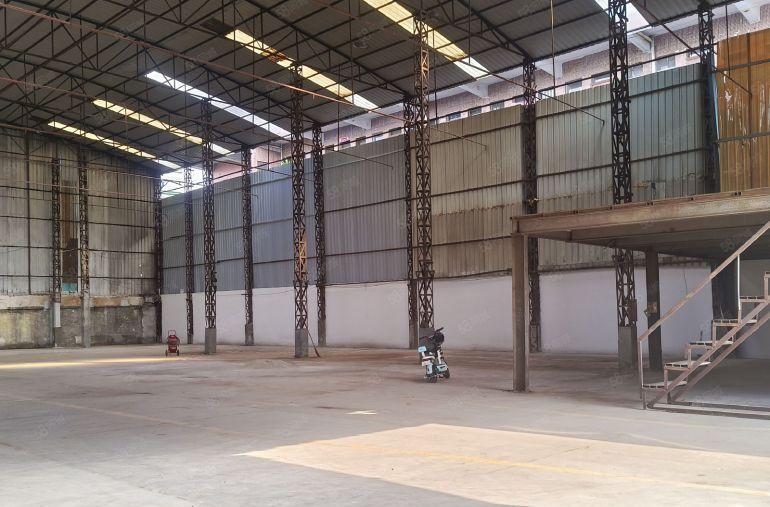 上屯高速路口标准厂房一整层3100平，特价12元，可办环评