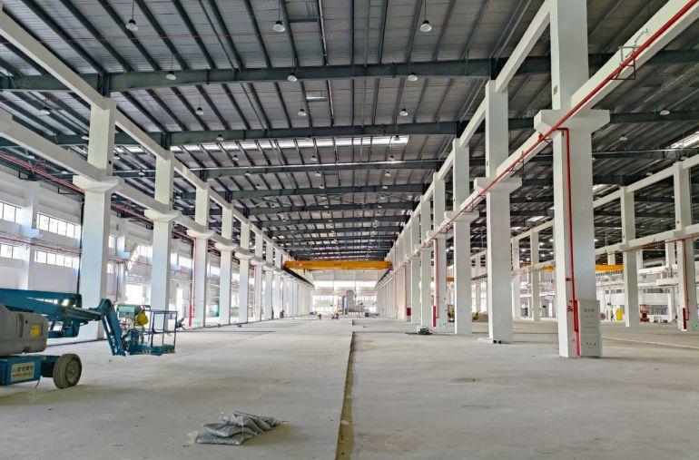 寮步新出原房东新建砖墙到顶，钢构厂房带红本，带牛角，低价出租