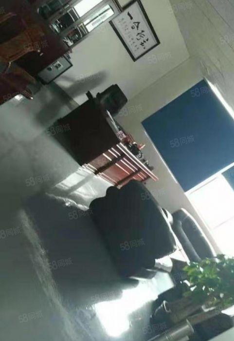 寮步岭厦即将空出二楼整层600平方，精装修，九成新