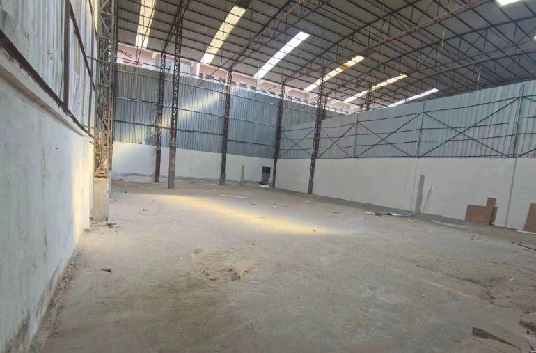 580平钢构，马路边，进出方便，可当门面，汽修优选。