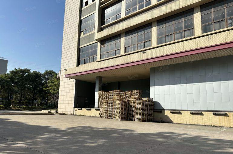 10元凤岗雁田一房东楼上一整层6000平实际面积厂房仓库出租