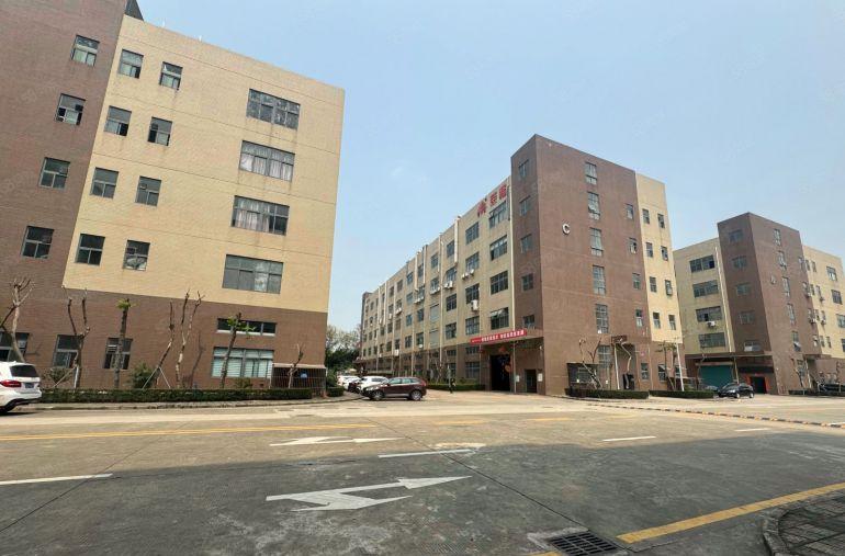 凤岗雁田工业园区红本厂房一楼1100平出租带行车精装修6米