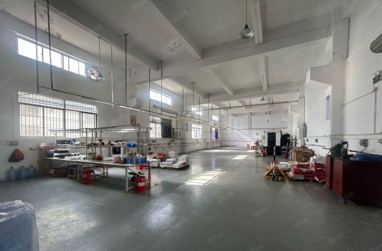 凤岗雁田一楼原房东模具注塑厂房低价出租空地大可装峰谷表