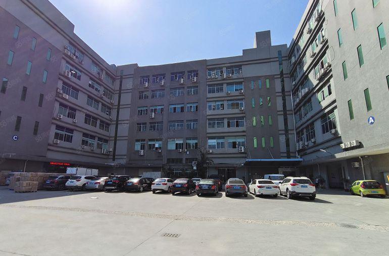 凤岗五联楼上1360平厂房出租低价16元豪华装修