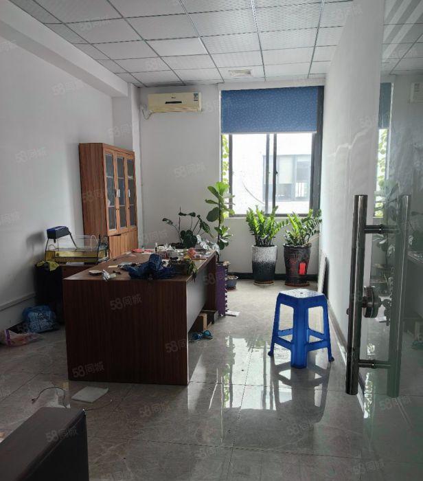 凤岗油甘埔带精装修二楼1000平方厂房出租