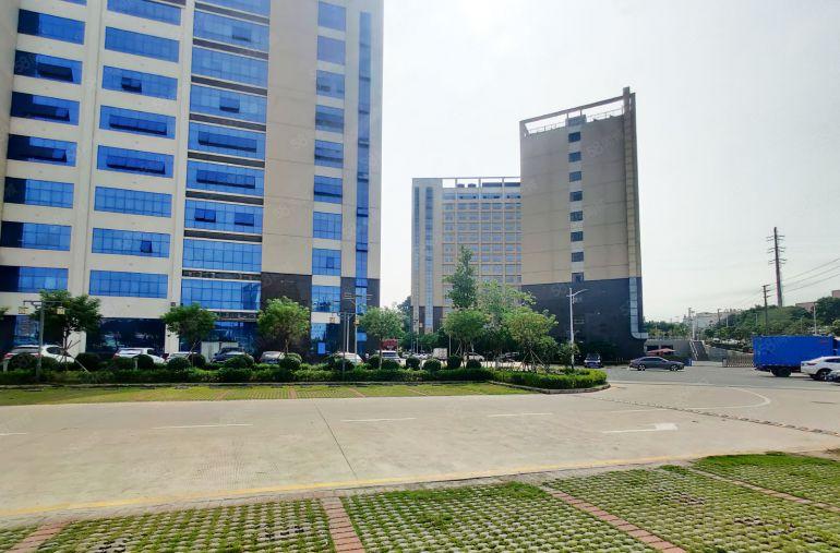 15块起凤岗形象超好全新园区一手房东8万平厂房出租，大小可分