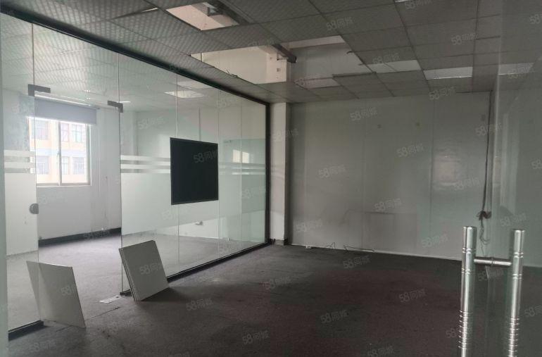 凤岗宏盈工业区带办公室装修标准厂房四楼800平出租水电到车间