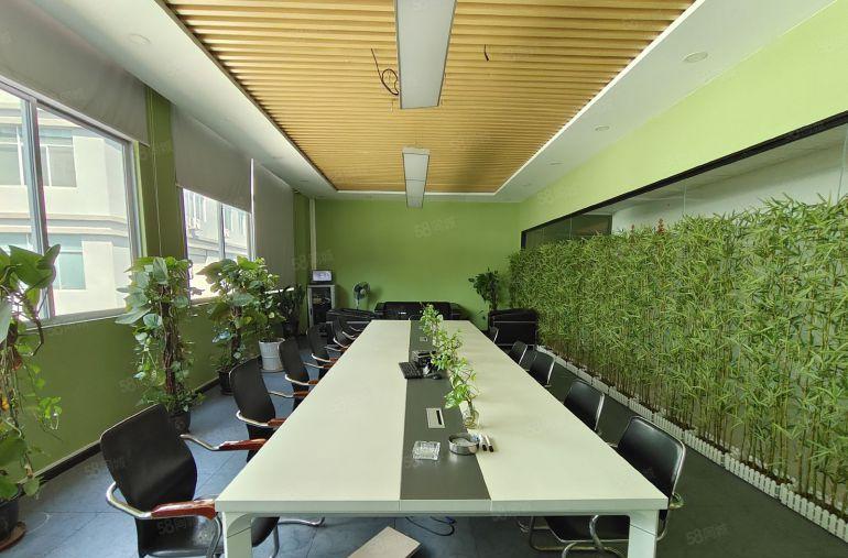 凤岗五联楼上1360平厂房出租低价16元豪华装修