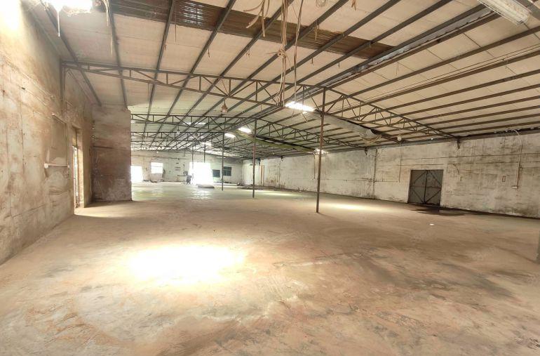 凤岗黄洞1300平独门独院钢构厂房出租 带水电办公室家私