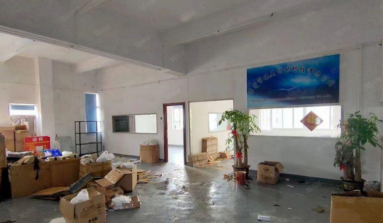 凤岗五联村委旁厂房出租 楼上700平 适合手机皮具 电子组装