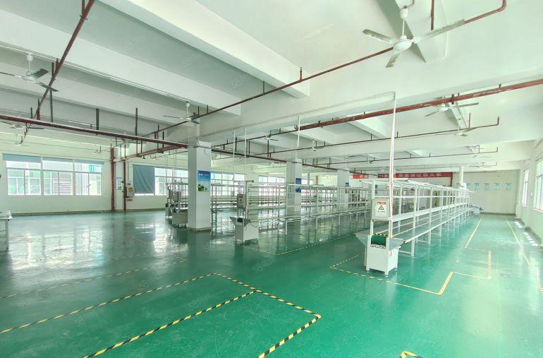 凤岗官井头原房东楼上2000平厂房出租现成装修带拉线