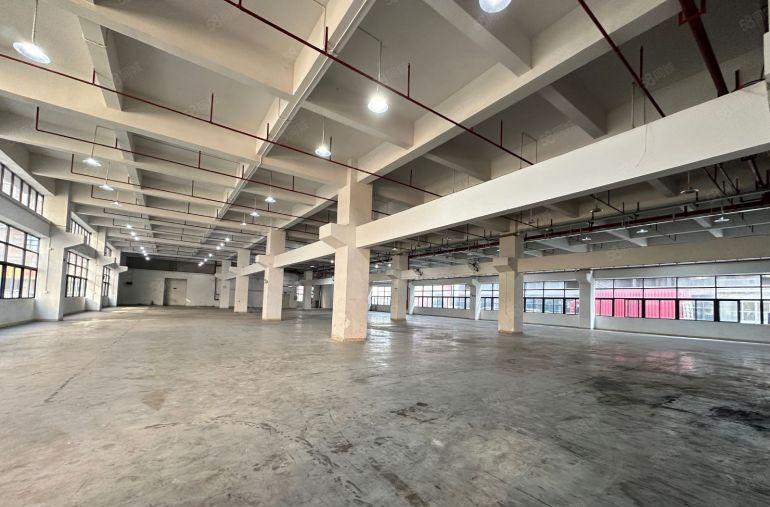 带航车出租高度6米一楼厂房面积2600平凤岗主道边上