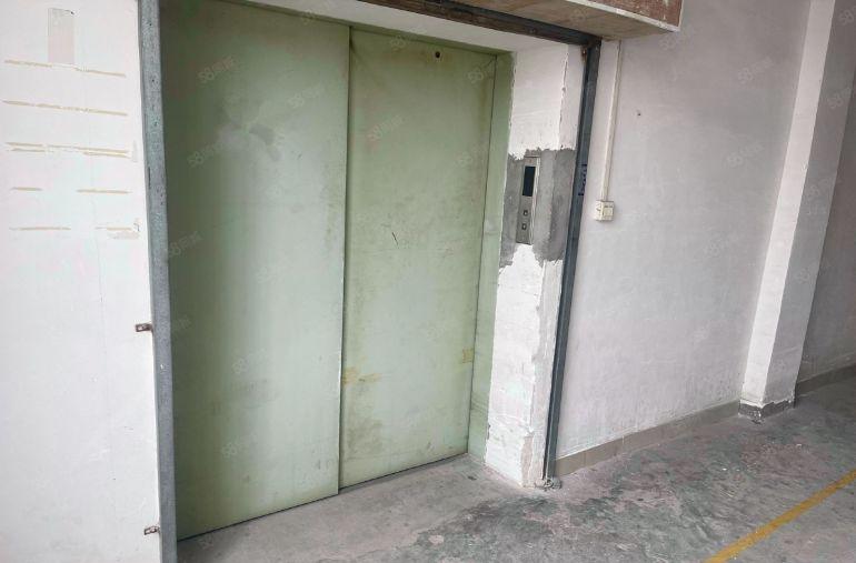 万江石美三楼650平方标准厂房出租有现成办公室水电齐全院子大