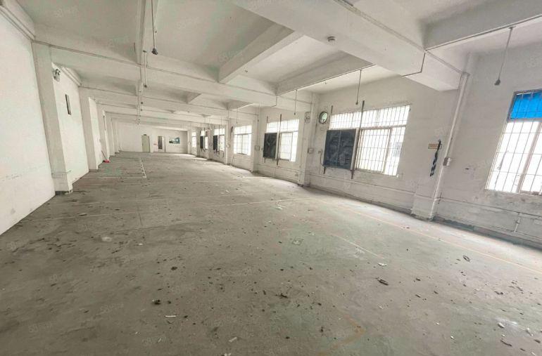 万江石美三楼650平方标准厂房出租有现成办公室水电齐全院子大