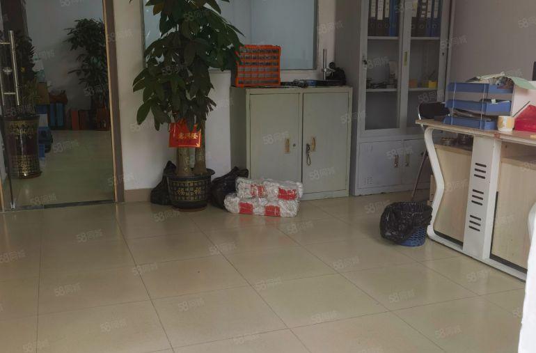 （10元一楼）樟木头原房东厂房出租600平方，带地坪漆