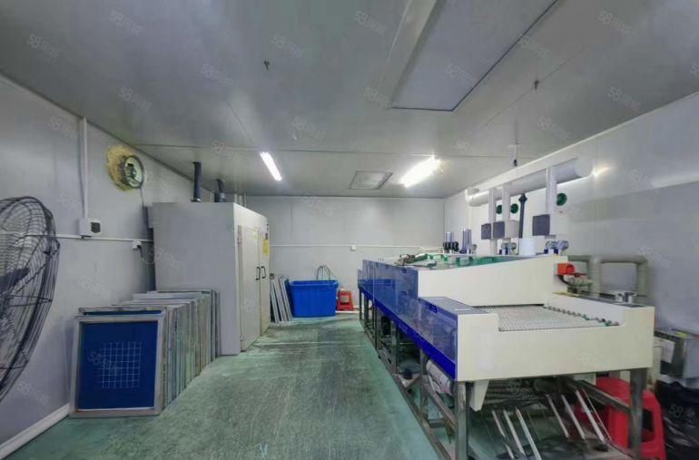 大朗高速出口，新出无尘车间楼上800平，无转让费形象好拎包入