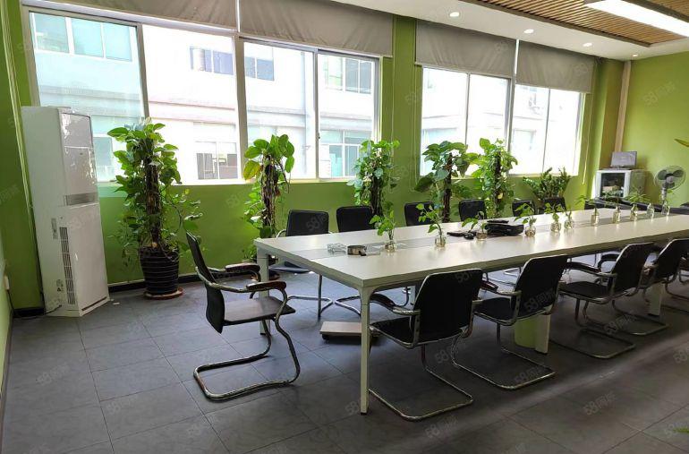 黄江镇中心楼上1500平实际面积出租，现成豪华装修，低价出租