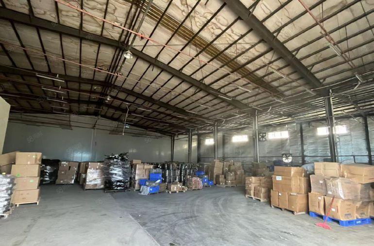 大岭山钢构厂房出租，可办环评，靠近大马路位置出入方便